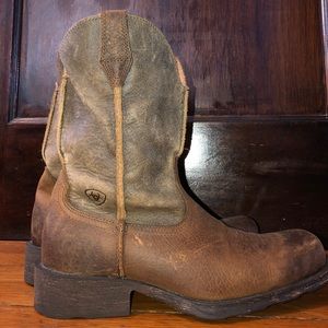 ARIAT leather men boots